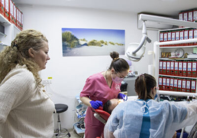 Tratament gingival avansat – soluții eficiente pentru gingii sănătoase