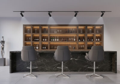 Ergonomia verticală și utilizarea corectă pentru scaune de bar în birouri