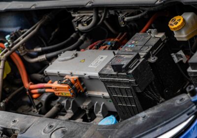 Semnele că bateria mașinii e pe final, chiar dacă pornește