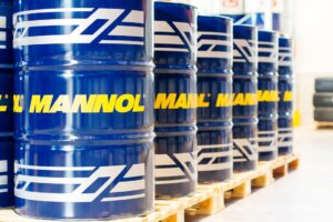 Photo motor oil