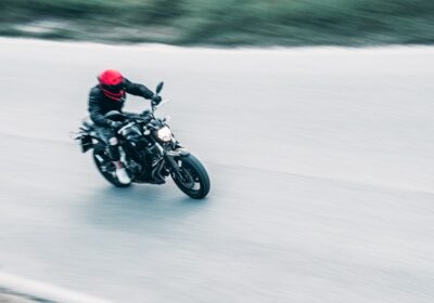 Ce înseamnă răspuns întârziat la accelerație și ce defecte indică